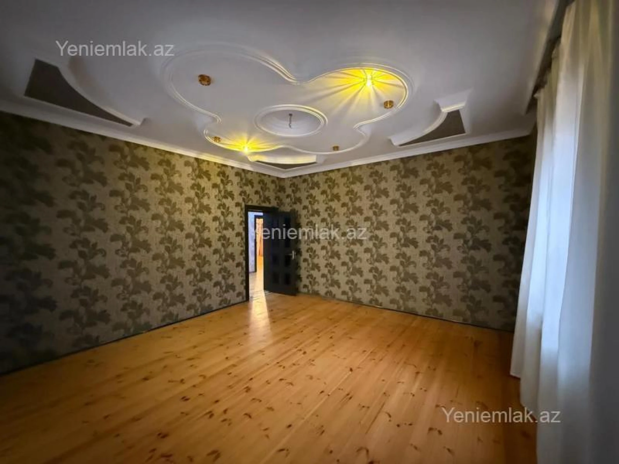 Satılır 8 otaqlı həyət evi 450 m²