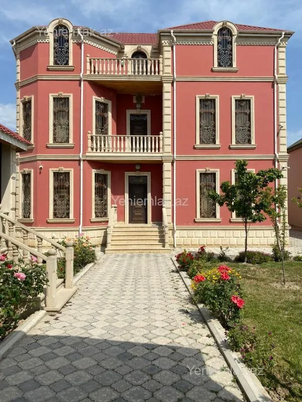 Satılır 8 otaqlı həyət evi 450 m²