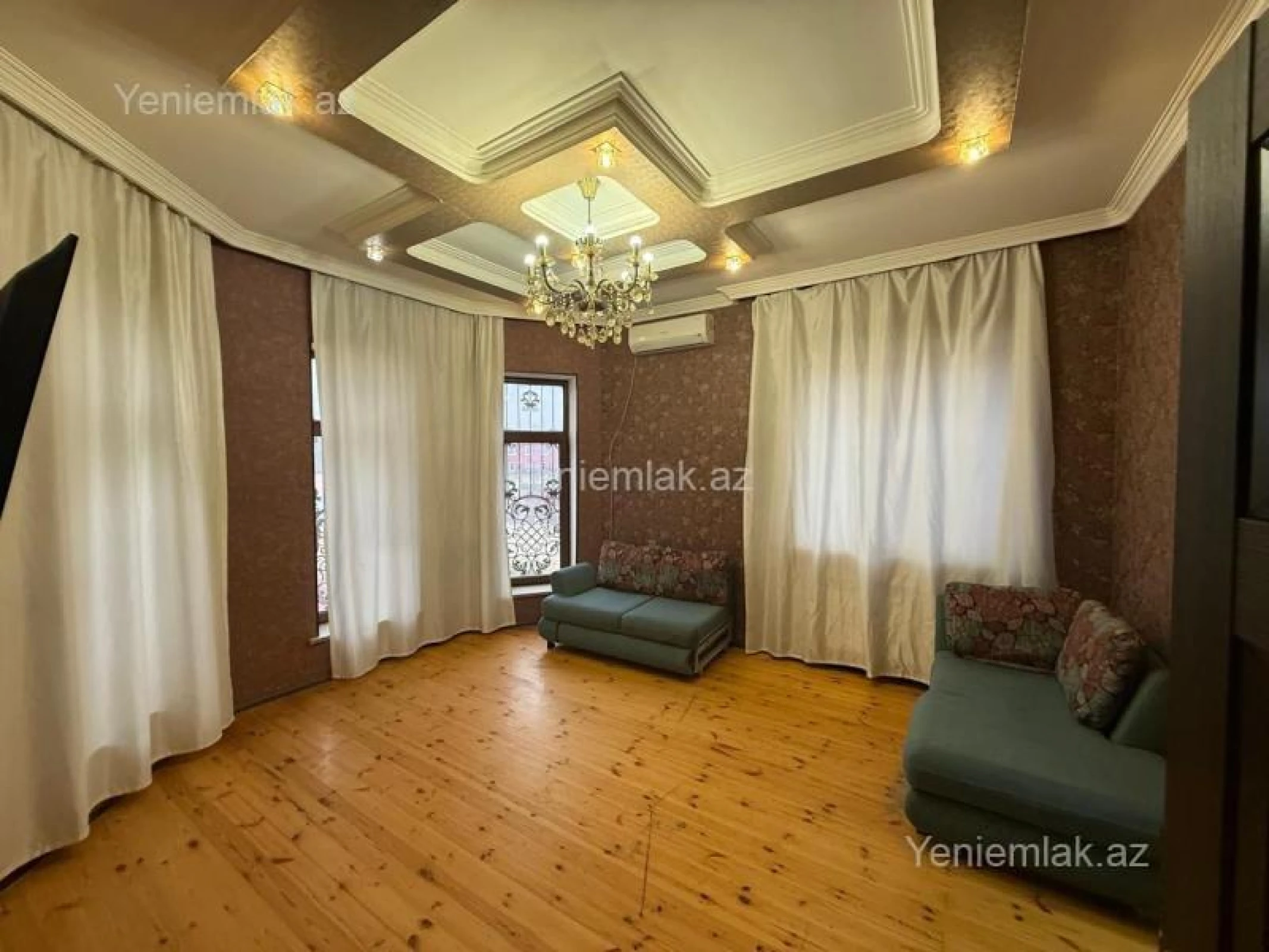 Satılır 8 otaqlı həyət evi 450 m²