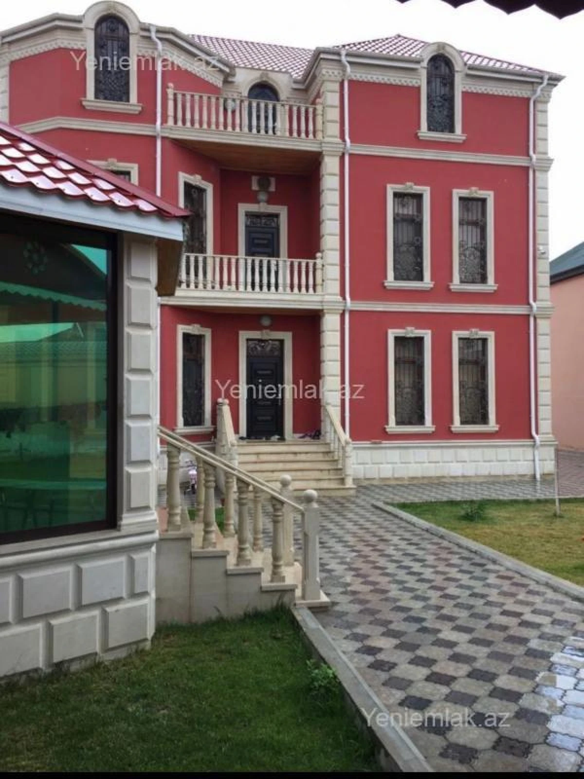 Satılır 8 otaqlı həyət evi 450 m²