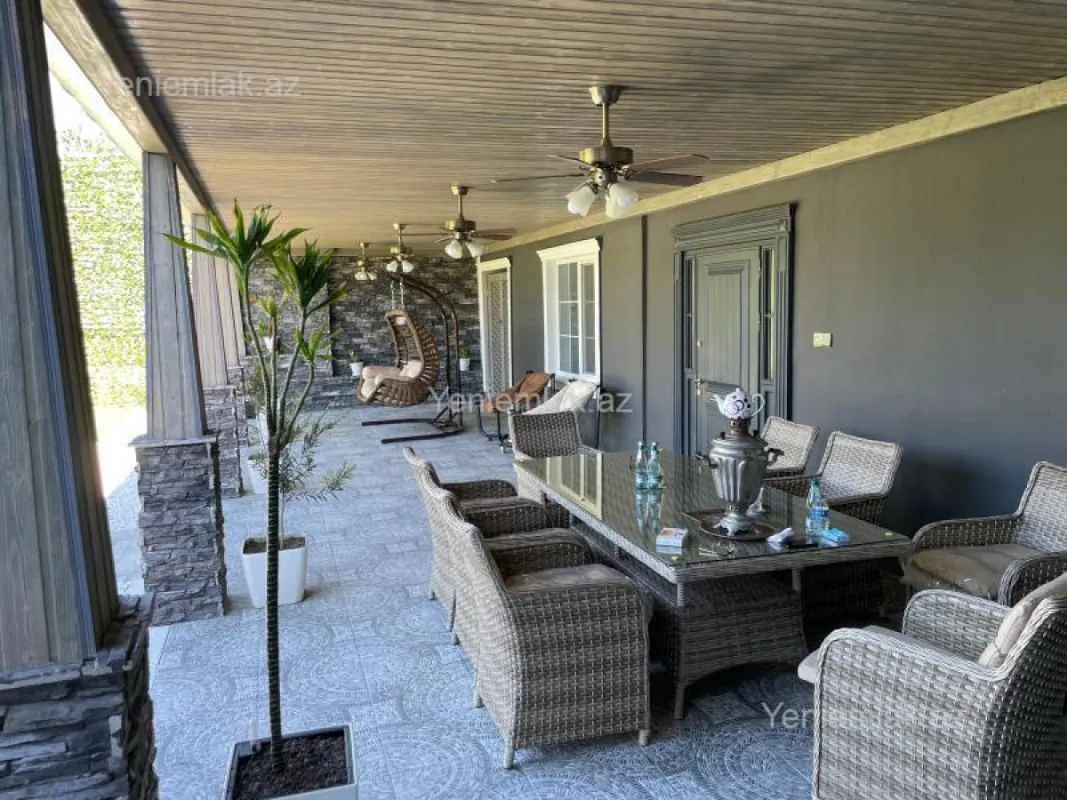 Satılır 6 otaqlı həyət evi 370 m²