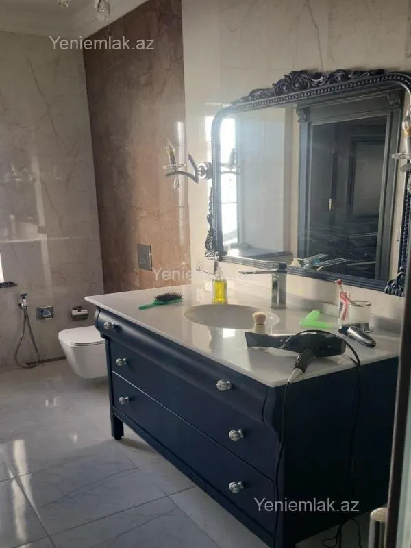 Satılır 6 otaqlı həyət evi 370 m²