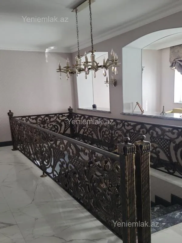 Satılır 6 otaqlı həyət evi 370 m²