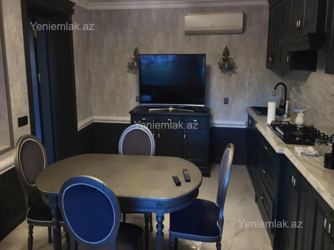 Satılır 6 otaqlı həyət evi 370 m²