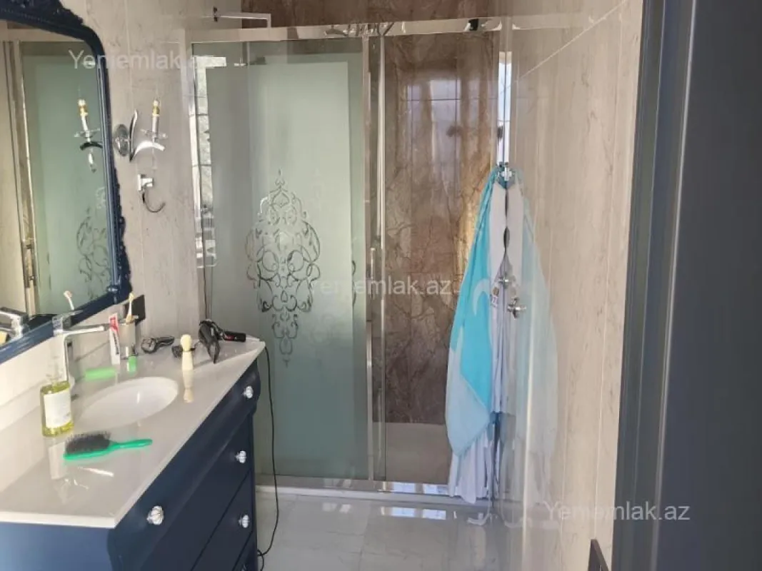 Satılır 6 otaqlı həyət evi 370 m²