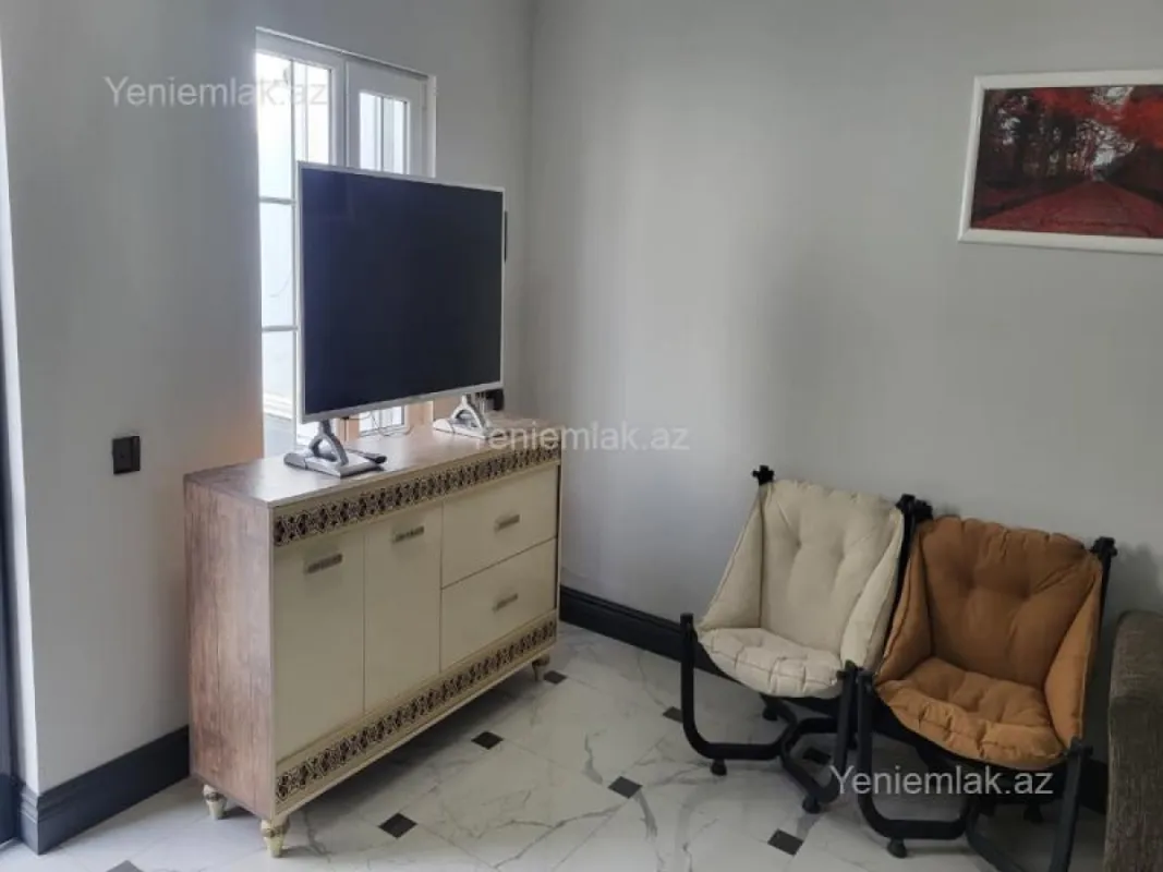 Satılır 6 otaqlı həyət evi 370 m²