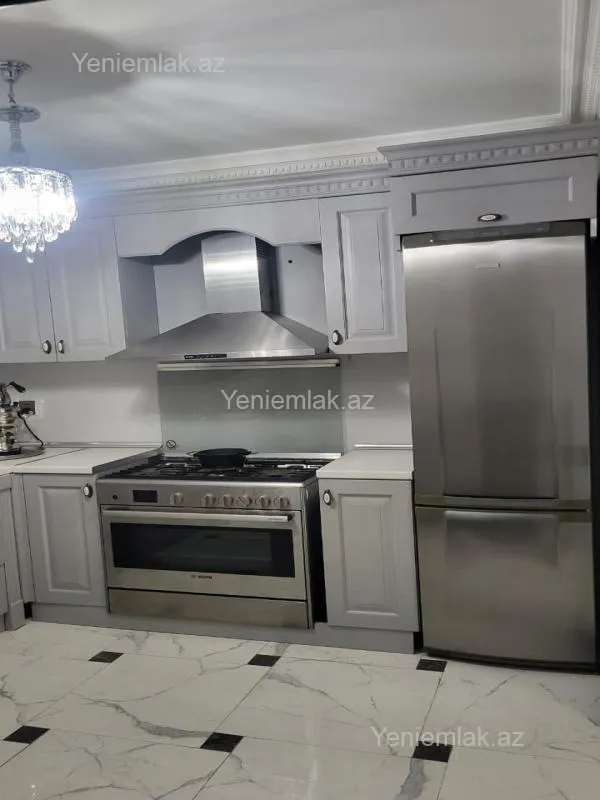 Satılır 6 otaqlı həyət evi 370 m²