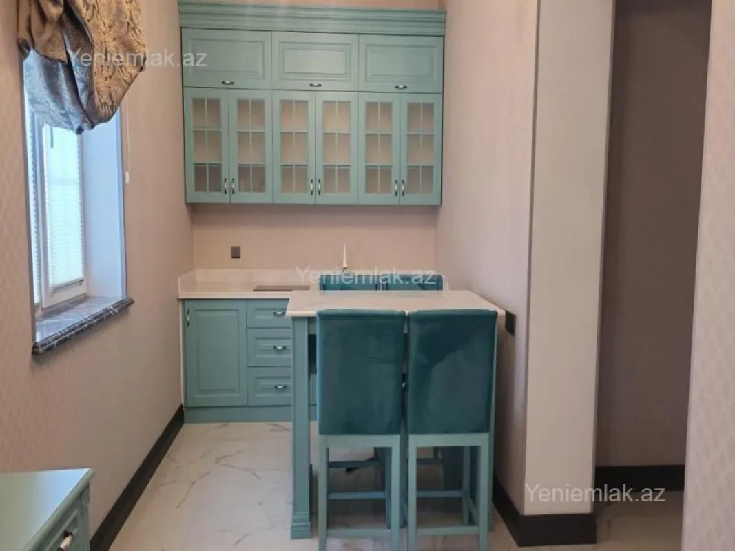 Satılır 6 otaqlı həyət evi 370 m²