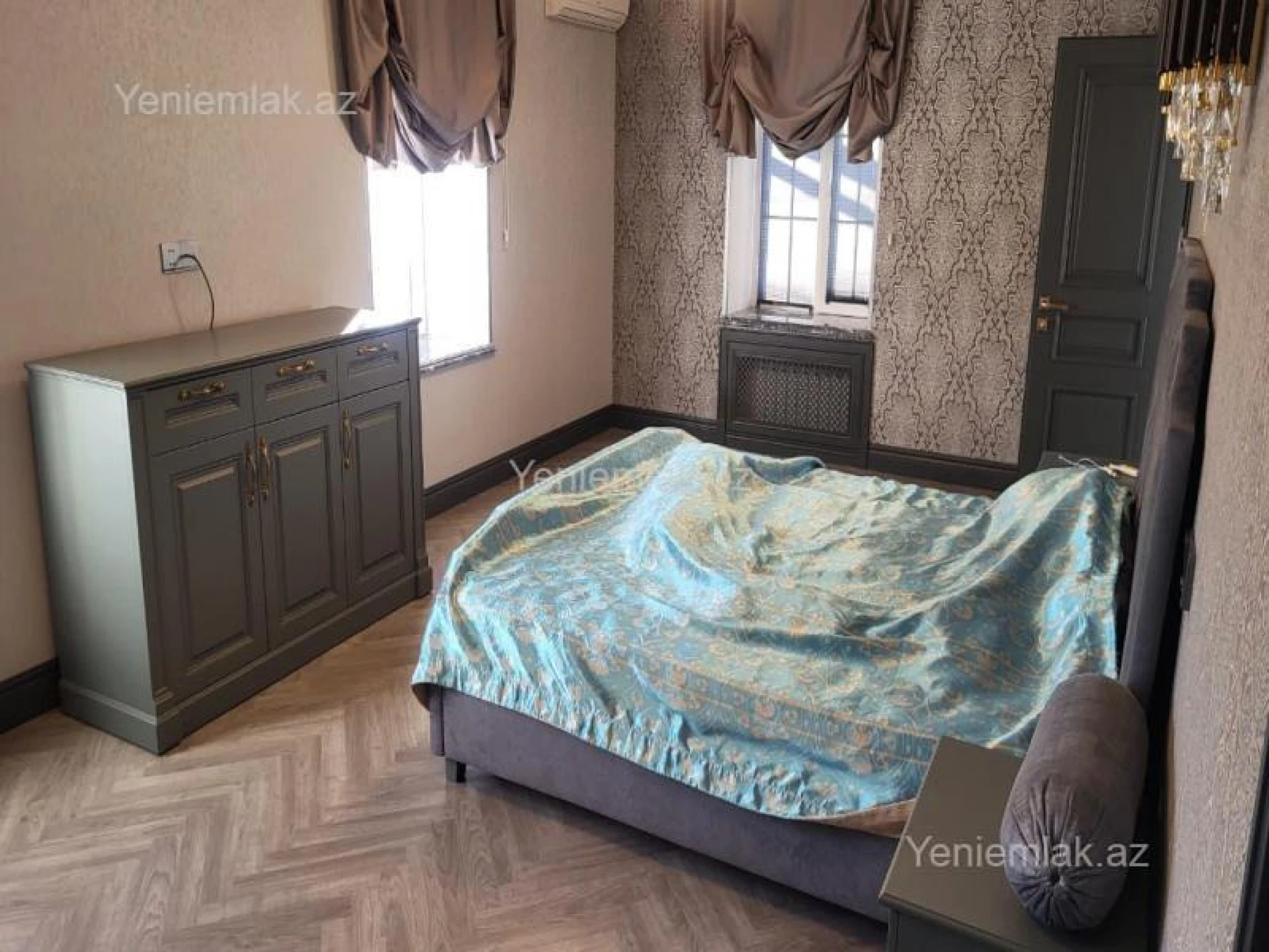 Satılır 6 otaqlı həyət evi 370 m²