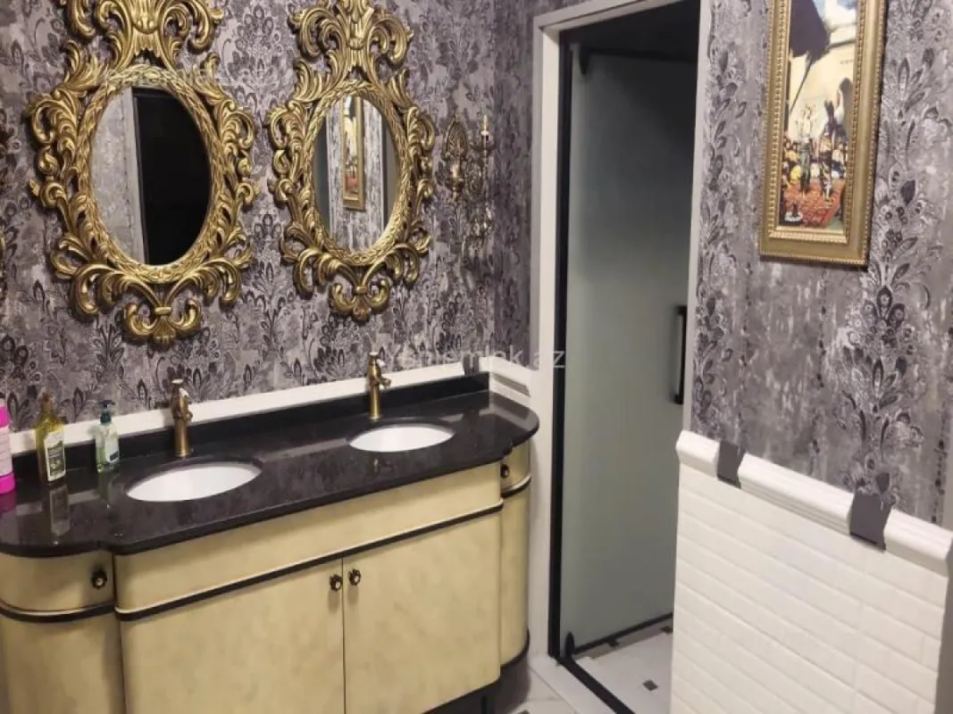 Satılır 6 otaqlı həyət evi 370 m²