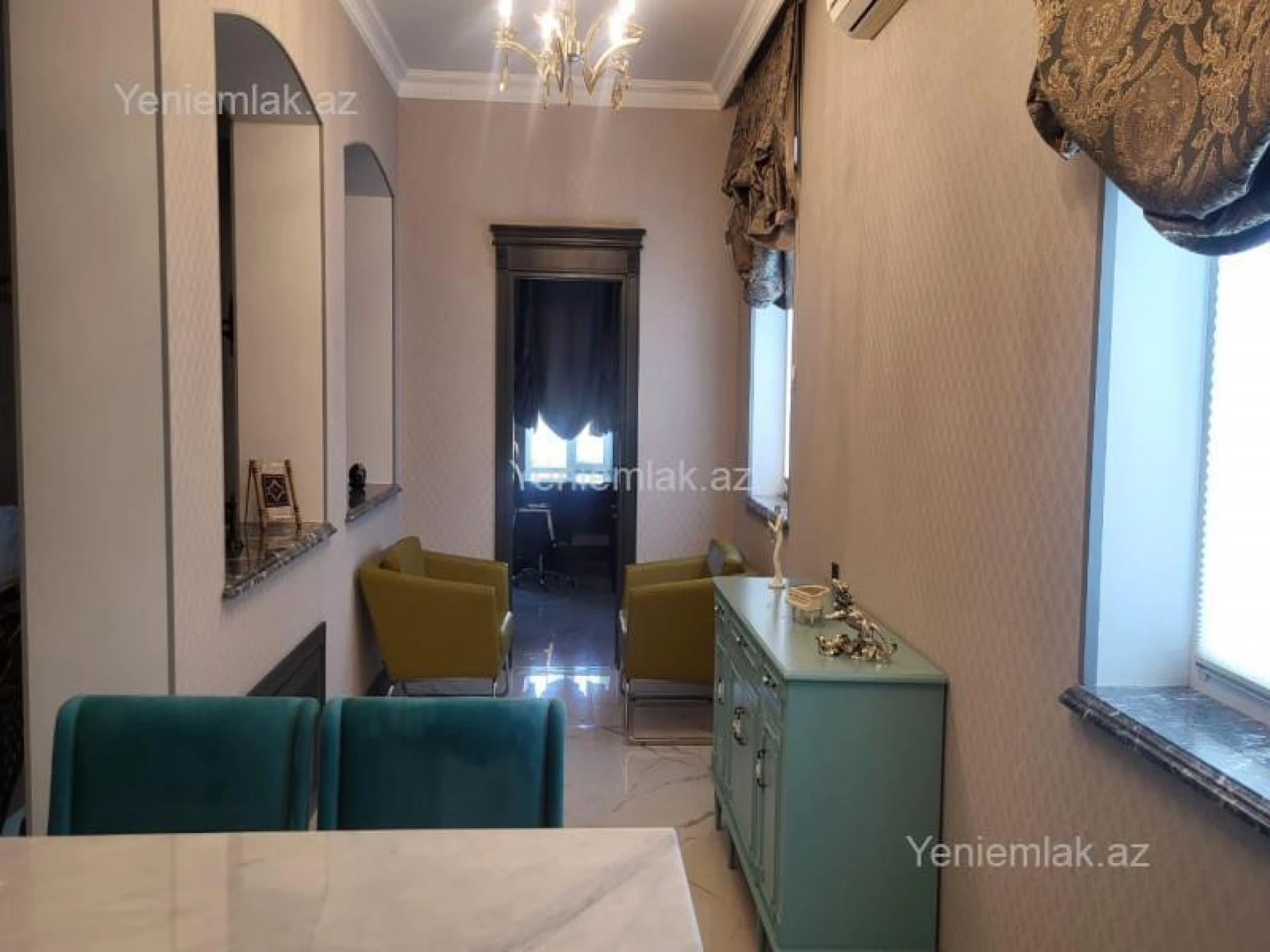Satılır 6 otaqlı həyət evi 370 m²