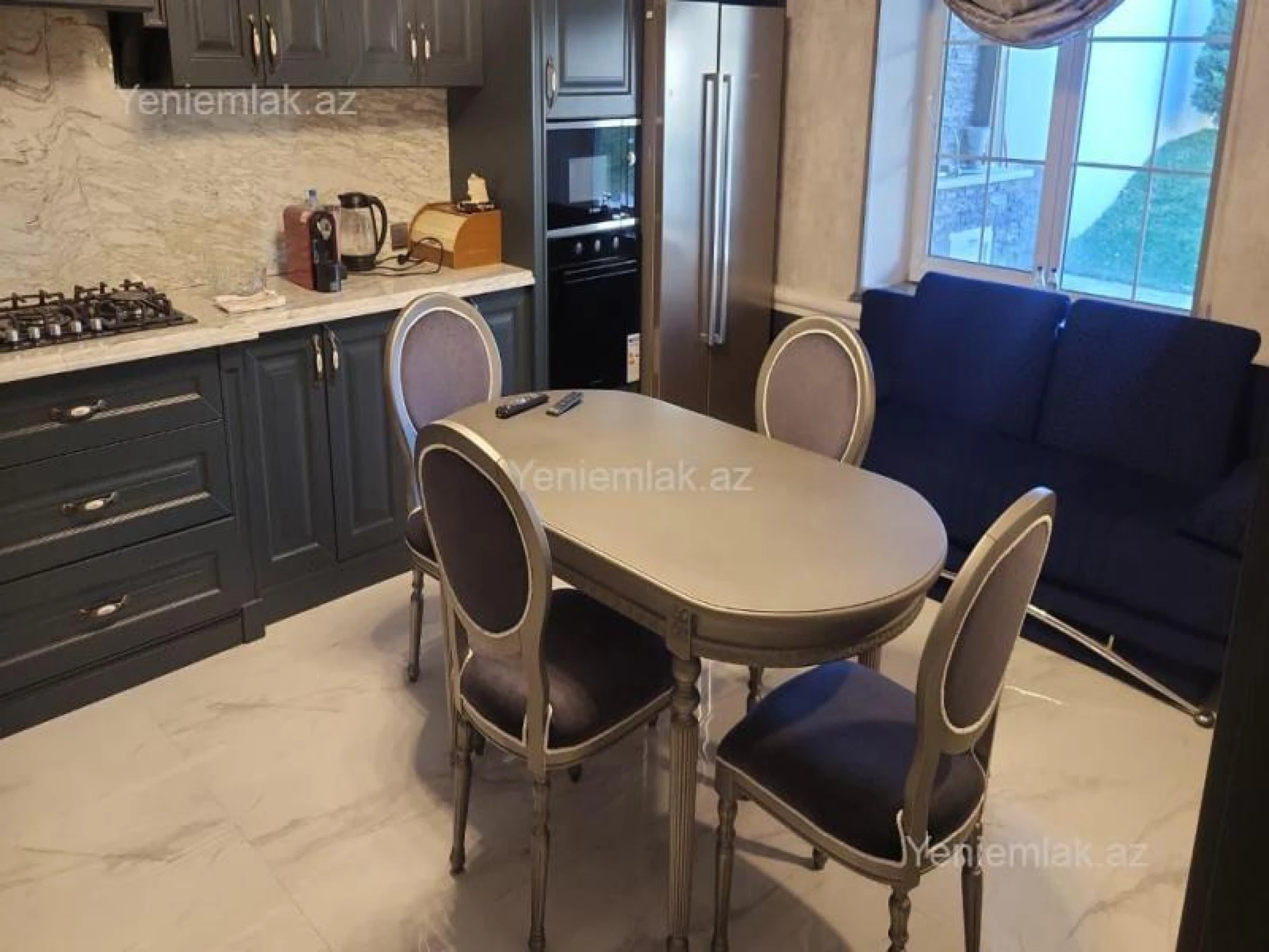 Satılır 6 otaqlı həyət evi 370 m²