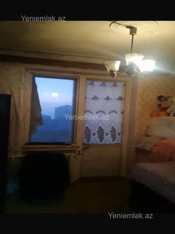 Satılır 4 otaqlı köhnə tikili 90 m²