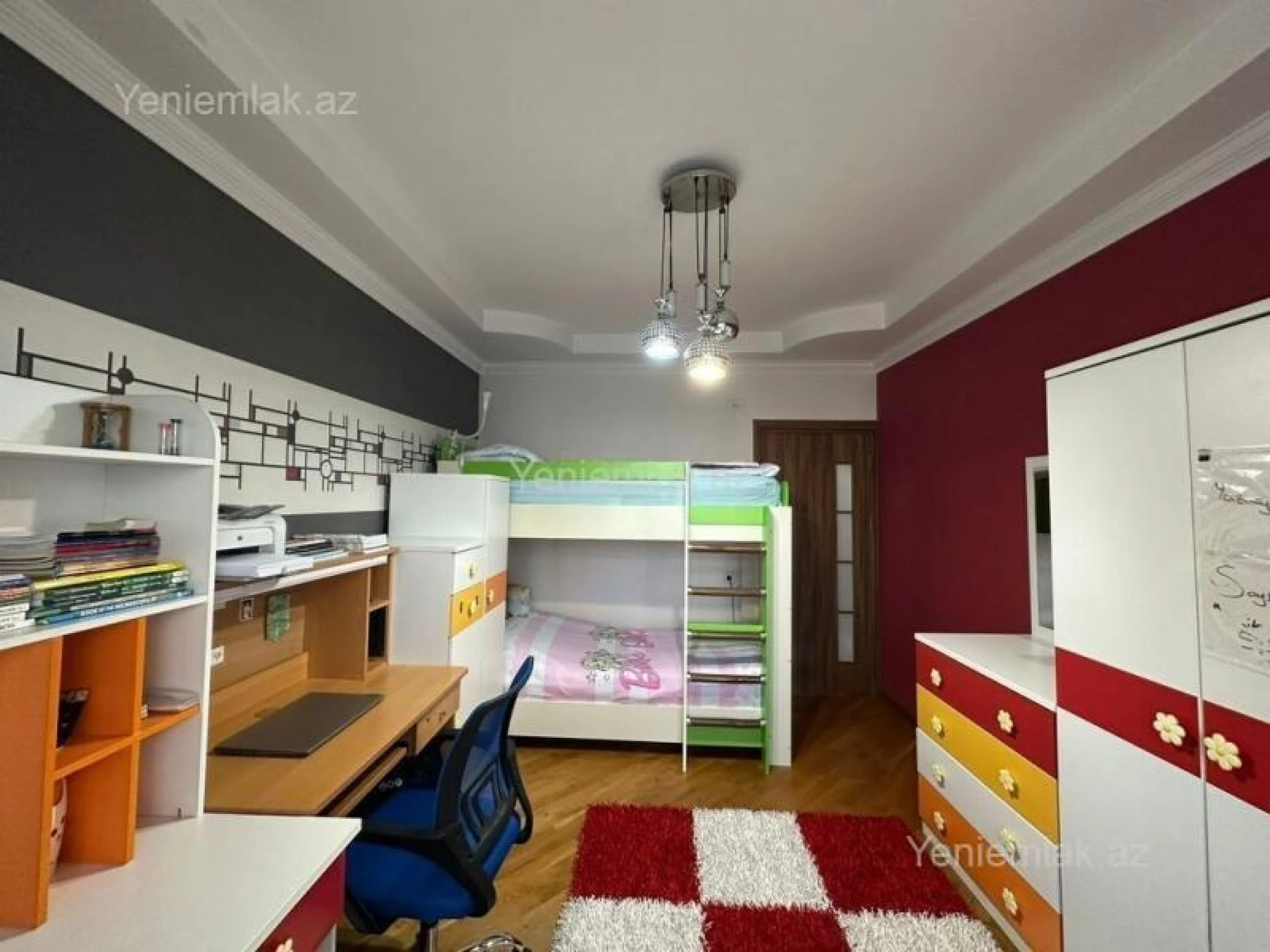 Satılır 4 otaqlı köhnə tikili 120 m²