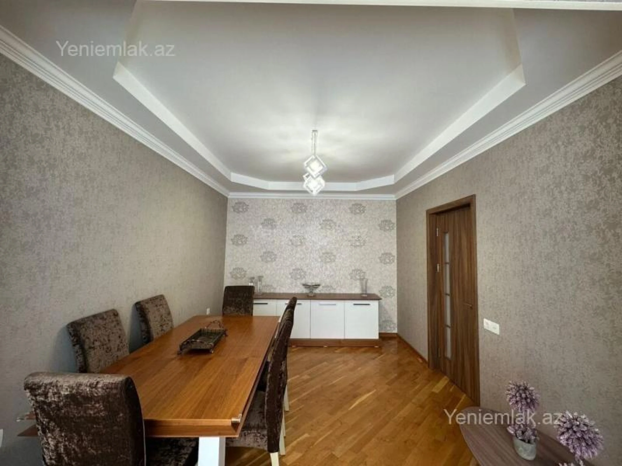 Satılır 4 otaqlı köhnə tikili 120 m²
