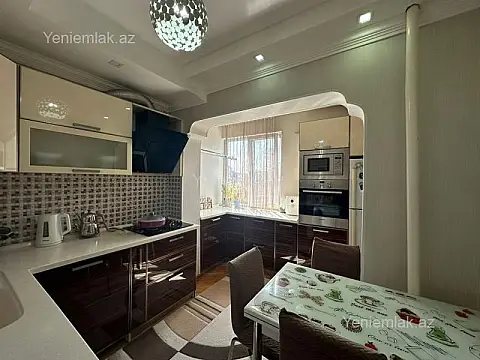 Satılır 4 otaqlı köhnə tikili 120 m²