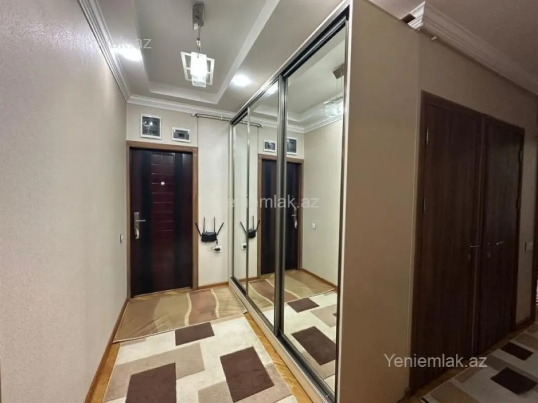 Satılır 4 otaqlı köhnə tikili 120 m²