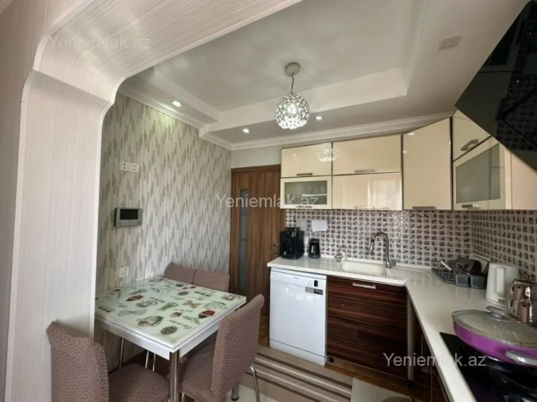 Satılır 4 otaqlı köhnə tikili 120 m²