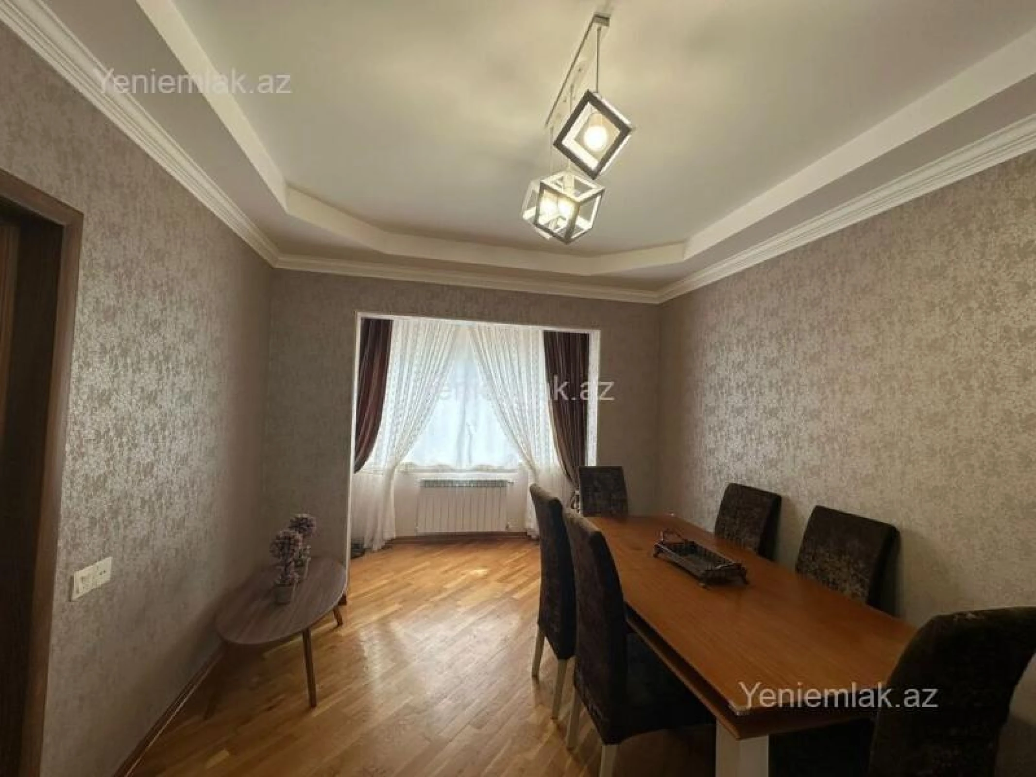 Satılır 4 otaqlı köhnə tikili 120 m²