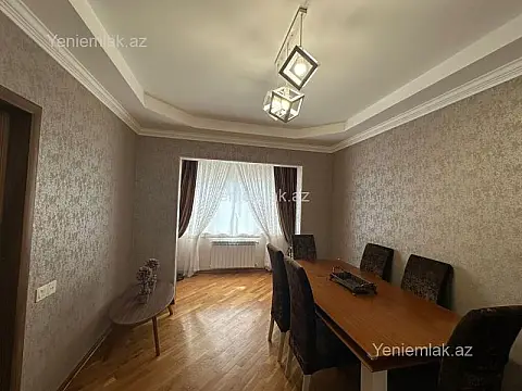 Satılır 4 otaqlı köhnə tikili 120 m²