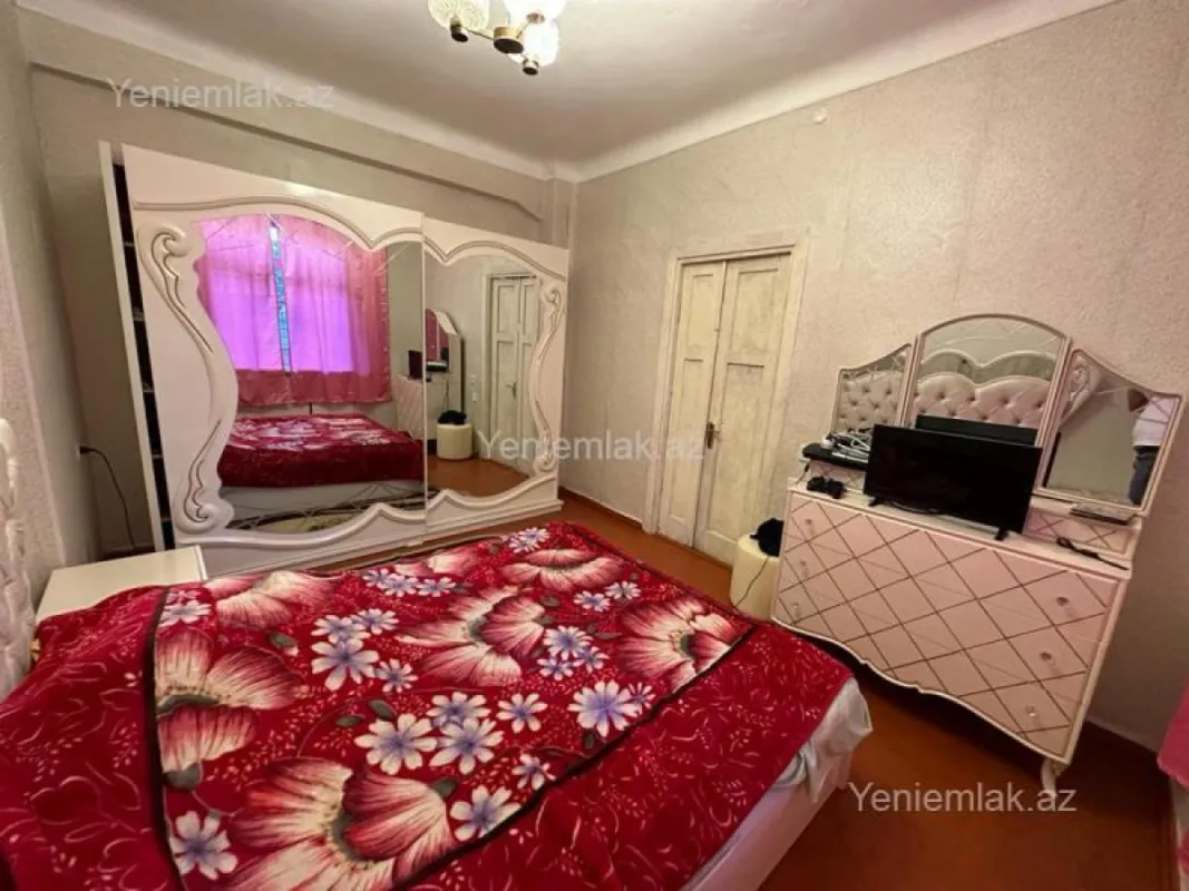 Satılır 2 otaqlı köhnə tikili 47 m²