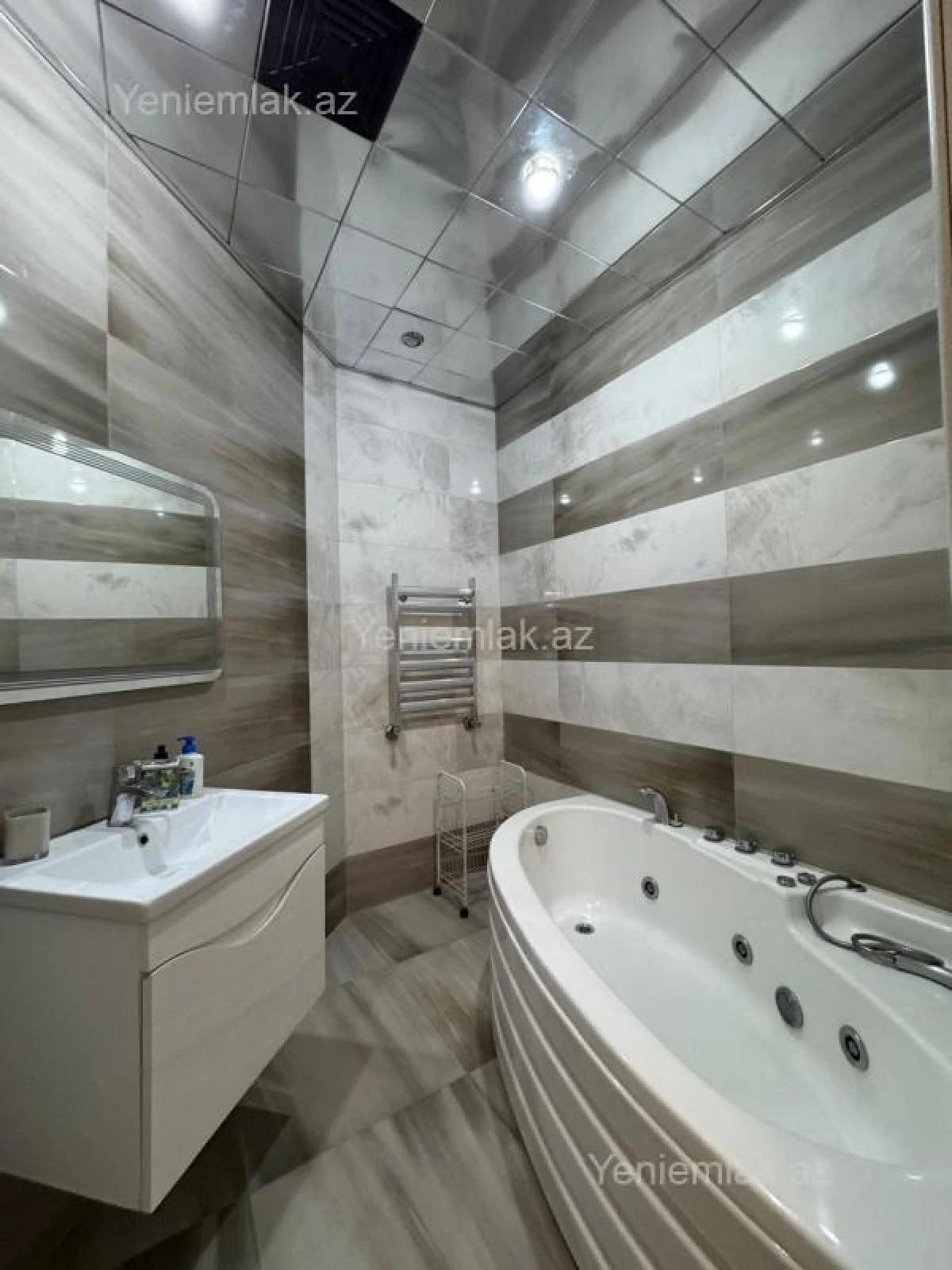 Satılır 4 otaqlı yeni tikili 175 m²