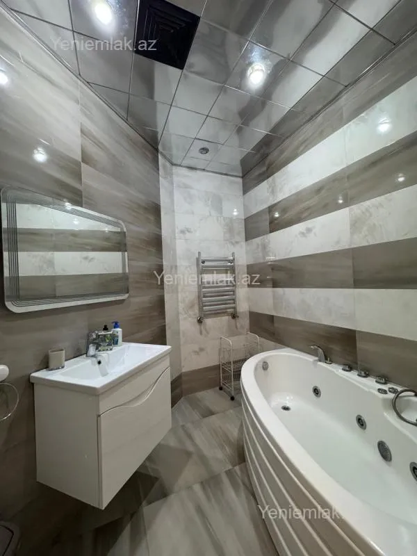 Satılır 4 otaqlı yeni tikili 175 m²