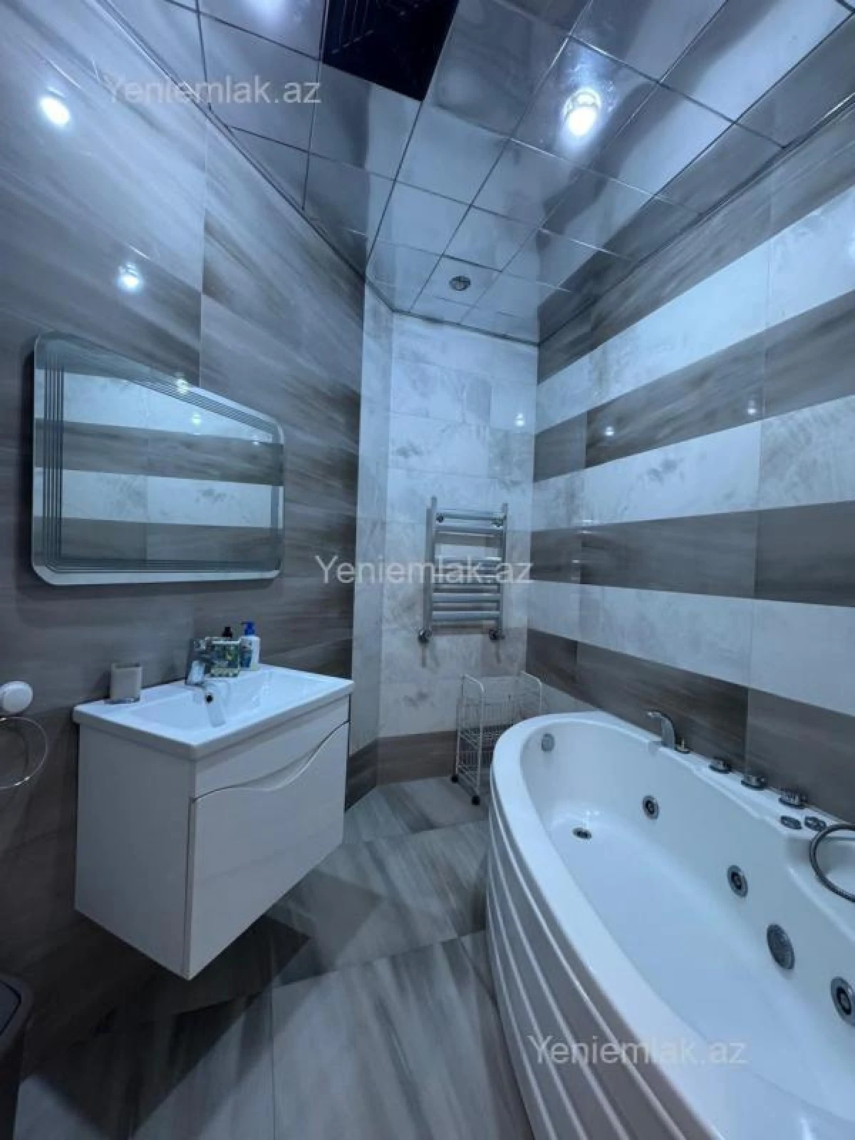 Satılır 4 otaqlı yeni tikili 175 m²