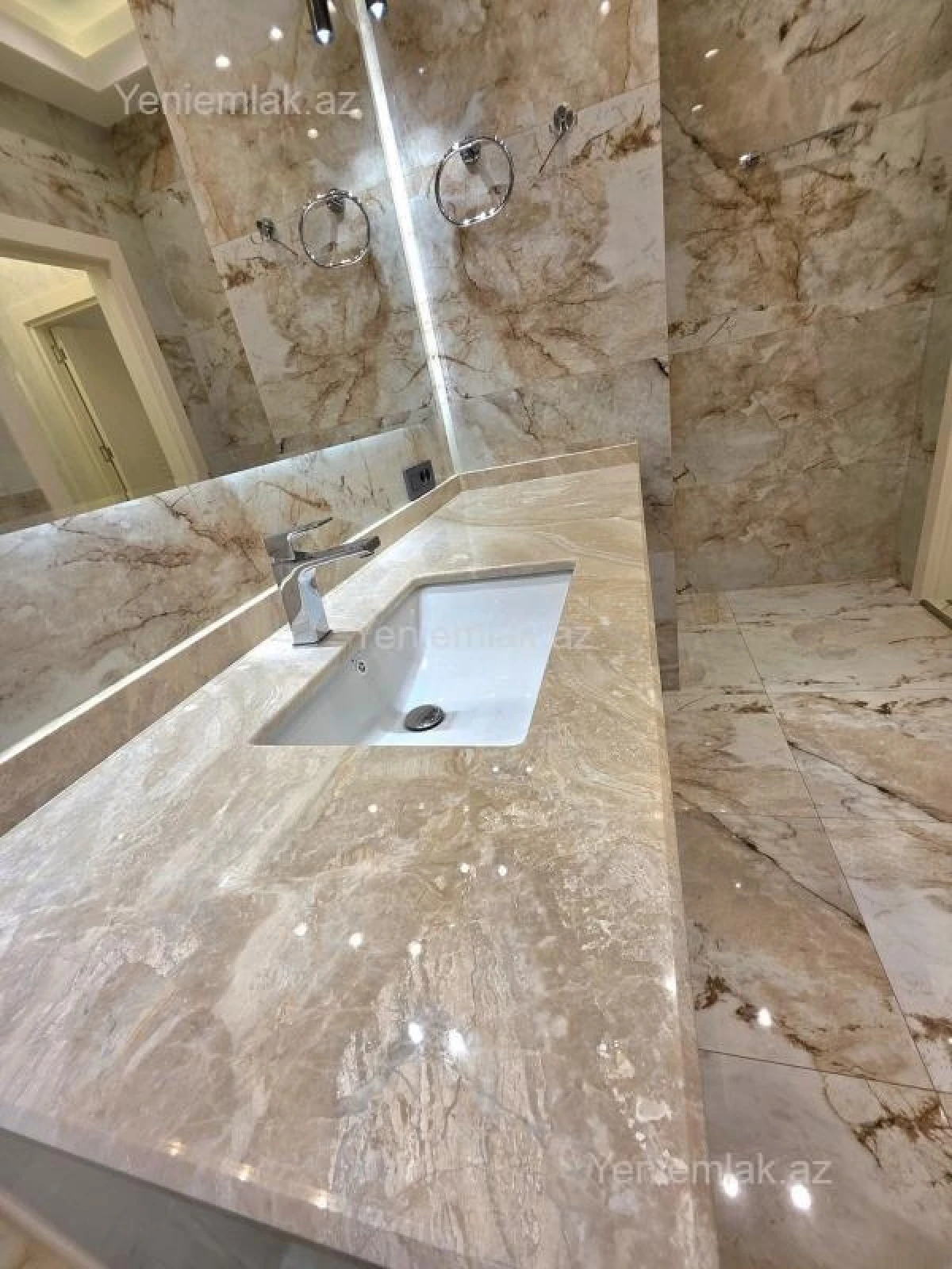 Satılır 2 otaqlı yeni tikili 80 m²