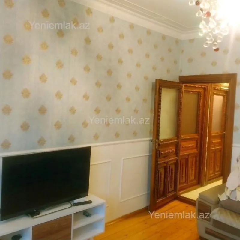 Satılır 3 otaqlı köhnə tikili 90 m²