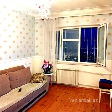 Satılır 3 otaqlı köhnə tikili 90 m²