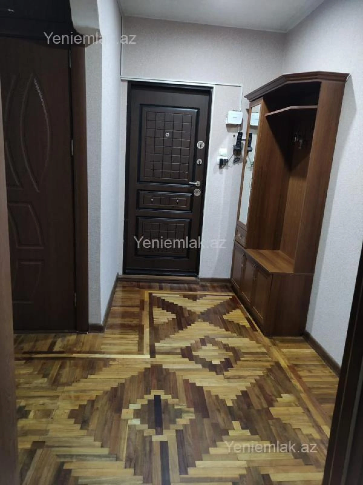 Satılır 3 otaqlı köhnə tikili 100 m²