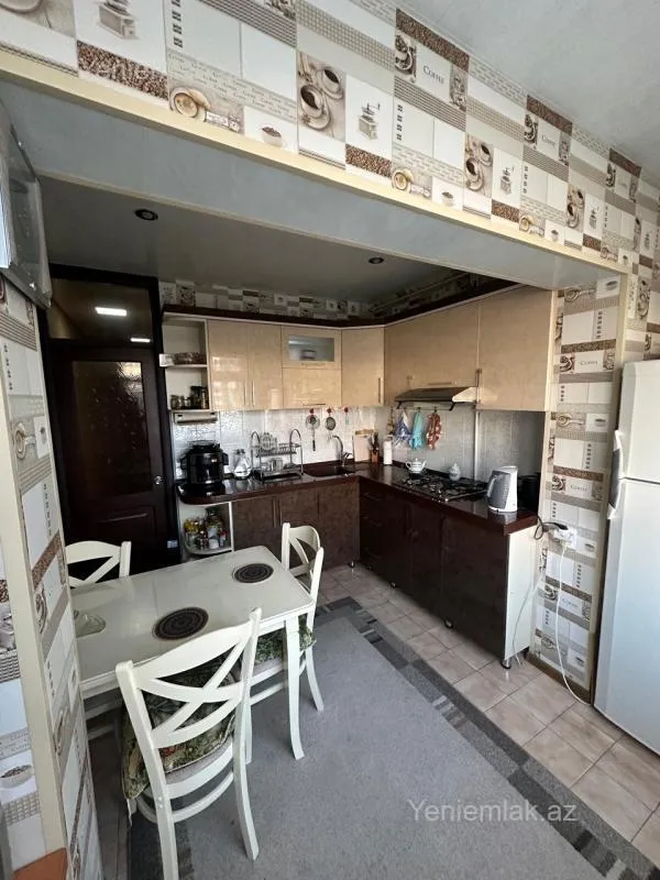 Satılır 3 otaqlı köhnə tikili 90 m²
