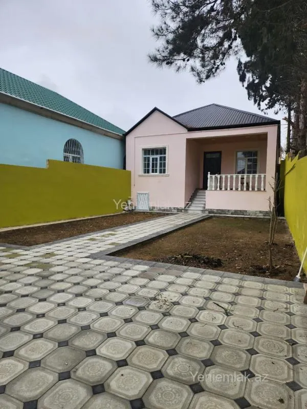 Satılır 4 otaqlı həyət evi 135 m²
