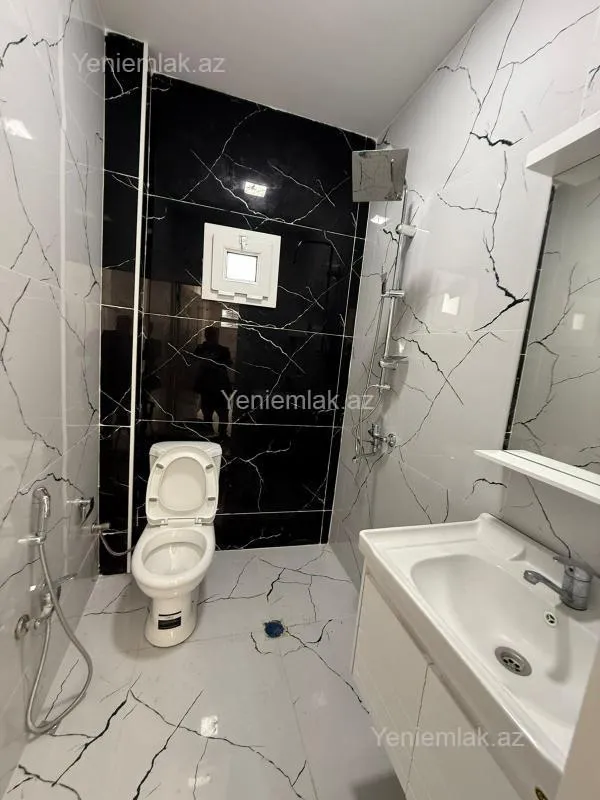 Satılır 4 otaqlı həyət evi 180 m²