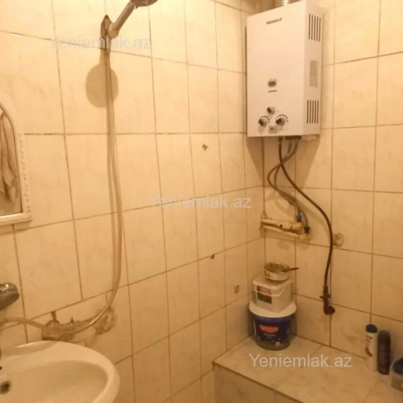 Satılır 2 otaqlı köhnə tikili 55 m²