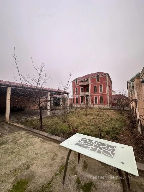 Satılır 10 otaqlı həyət evi 450 m²