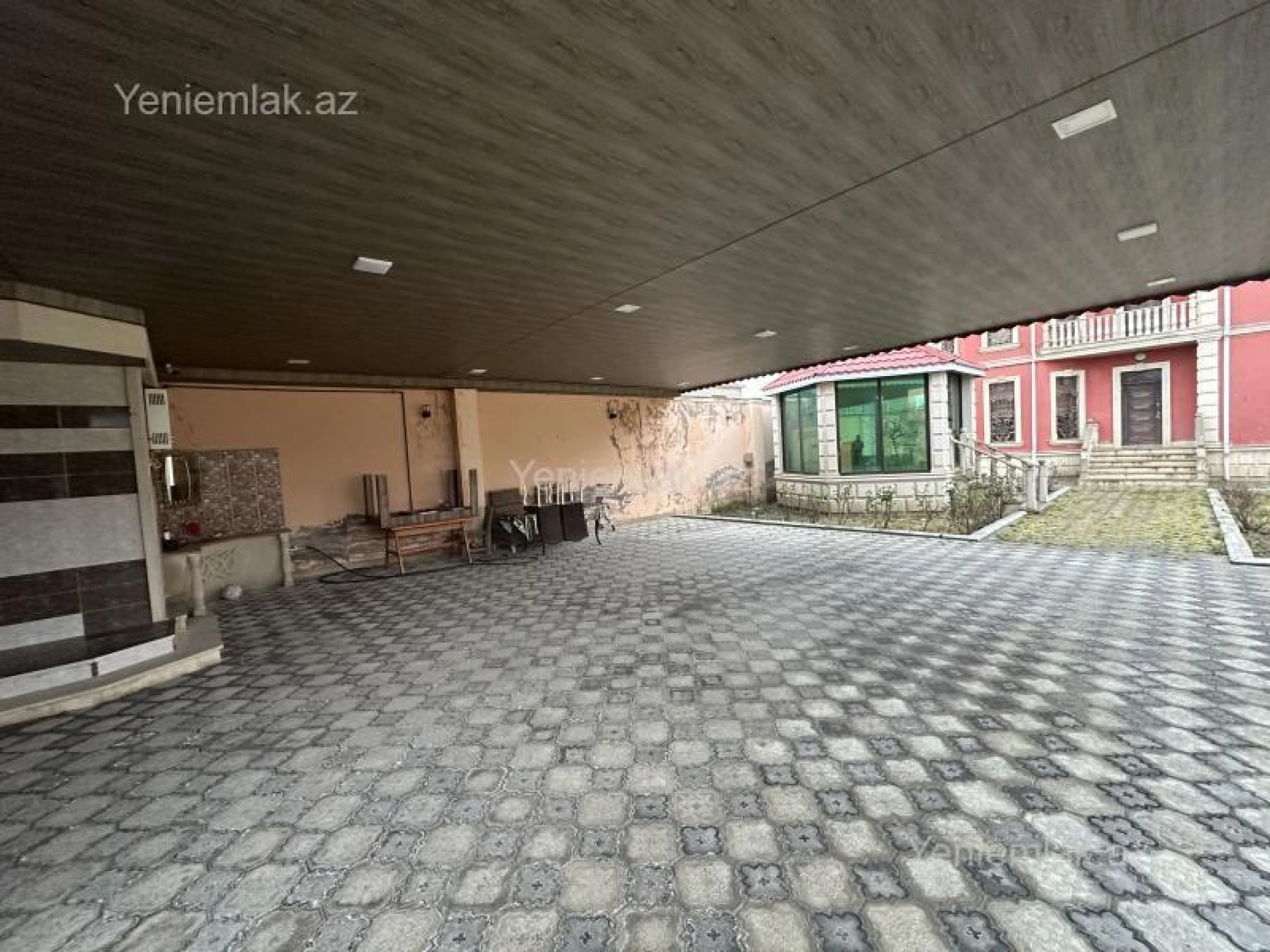 Satılır 10 otaqlı həyət evi 450 m²