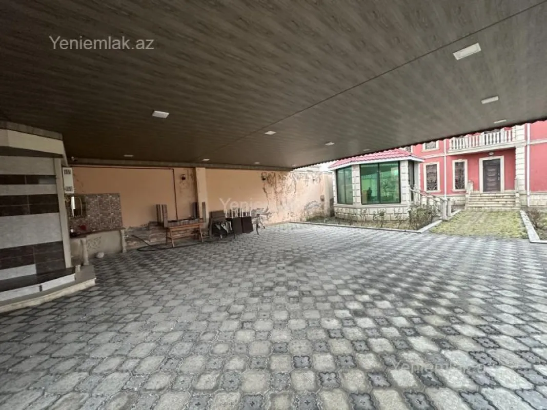 Satılır 10 otaqlı həyət evi 450 m²