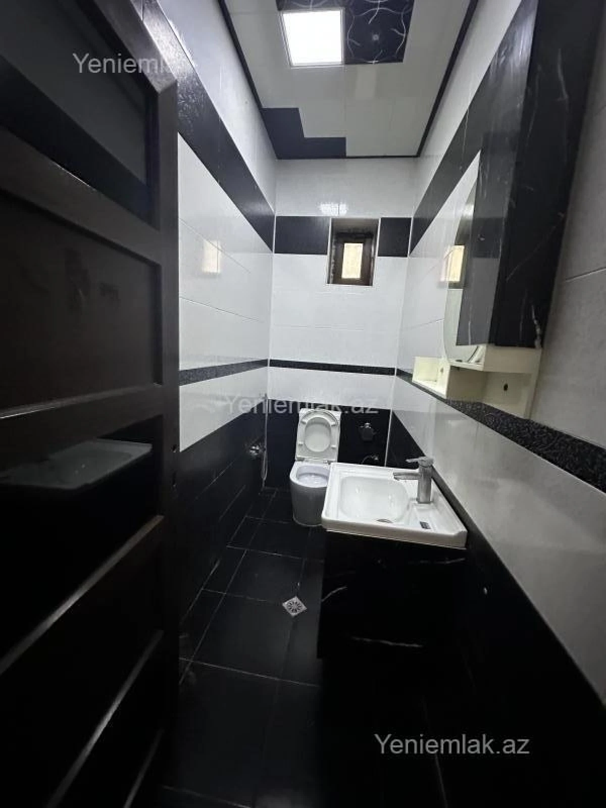 Satılır 10 otaqlı həyət evi 450 m²