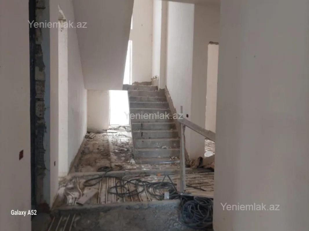 Satılır 5 otaqlı həyət evi 320 m²