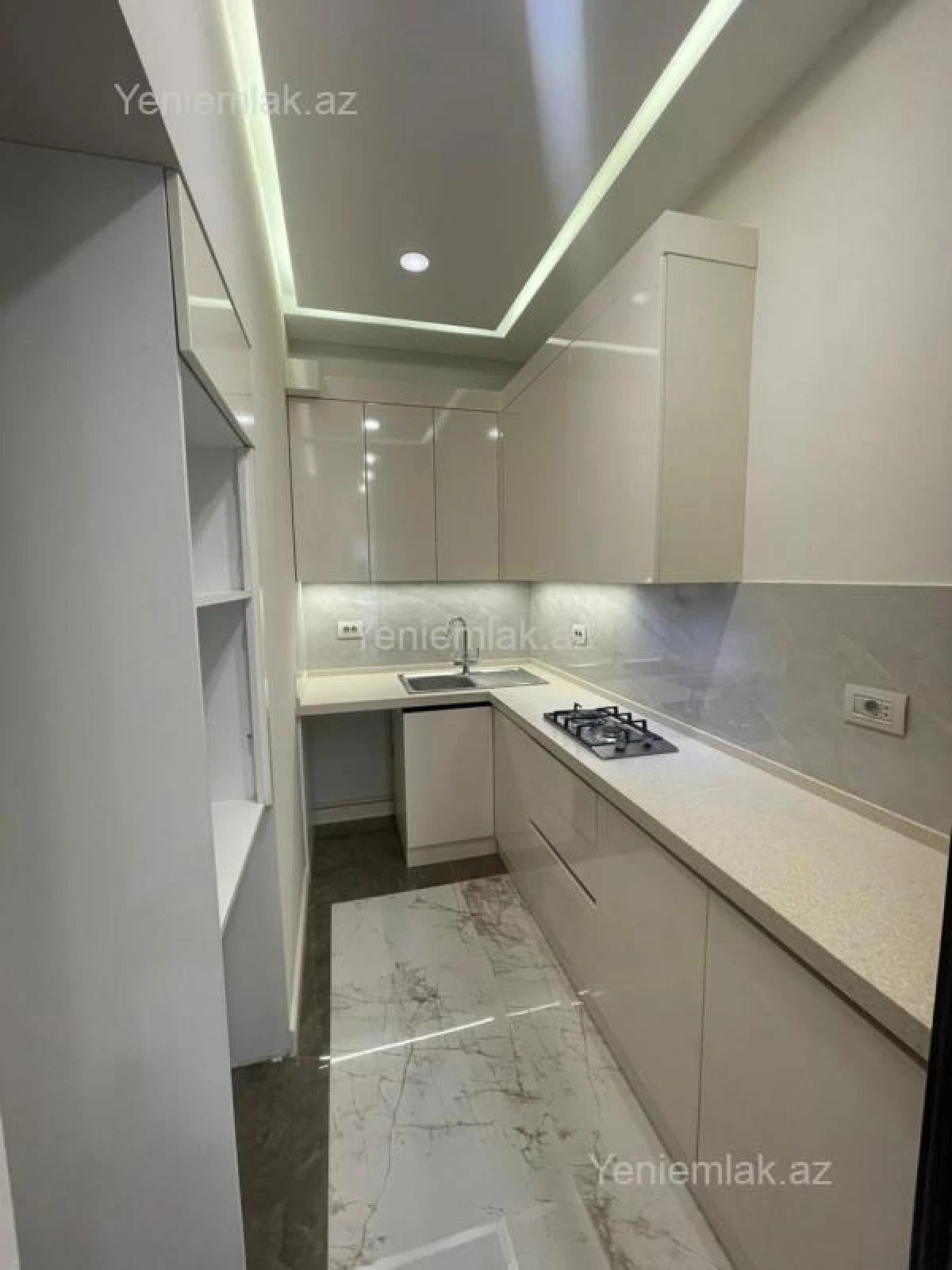 Satılır 3 otaqlı yeni tikili 67 m²