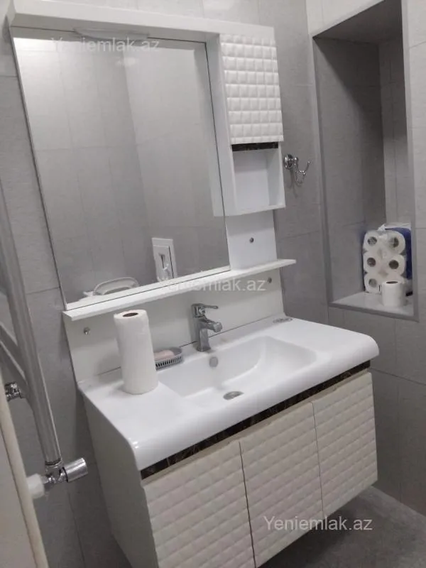 Satılır 2 otaqlı köhnə tikili 75 m²