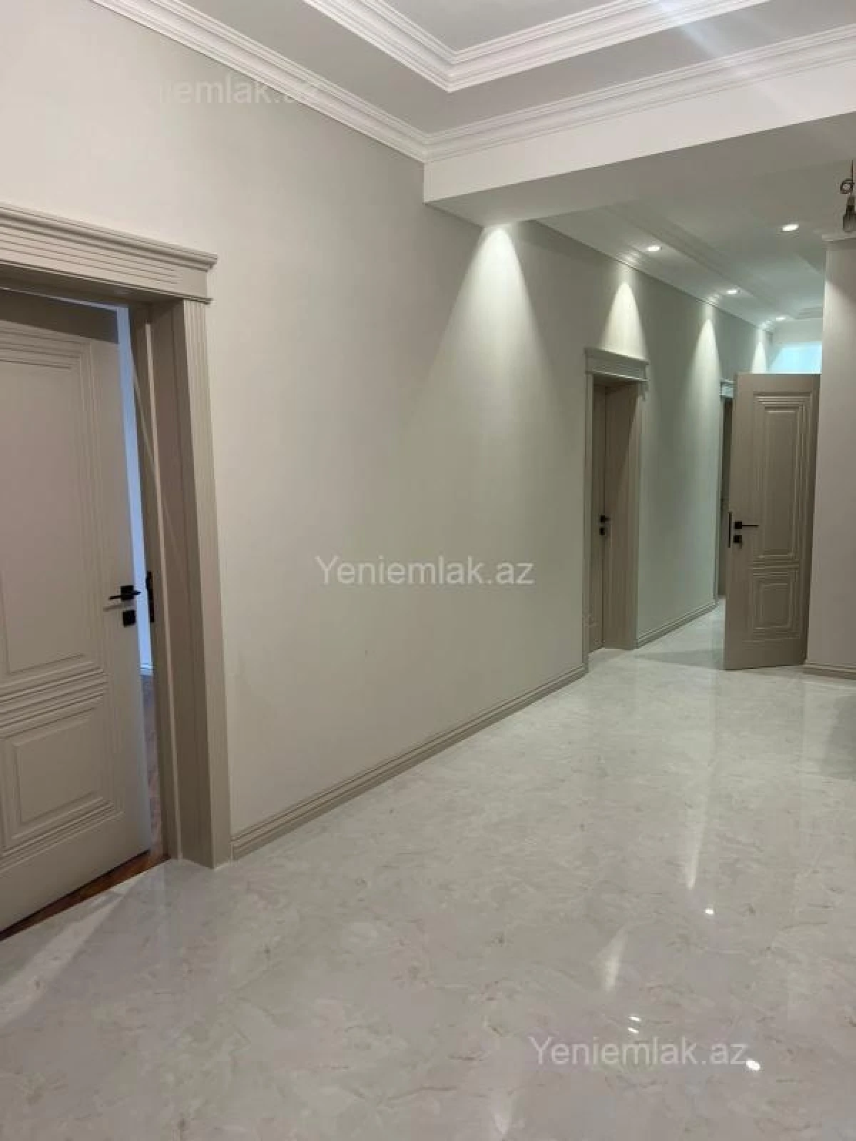 Satılır 4 otaqlı yeni tikili 200 m²
