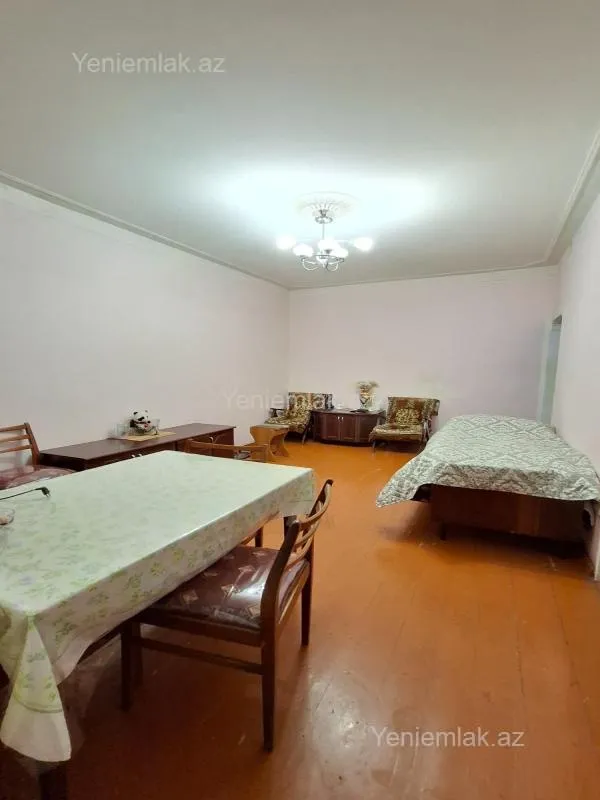 Satılır 2 otaqlı köhnə tikili 53 m²