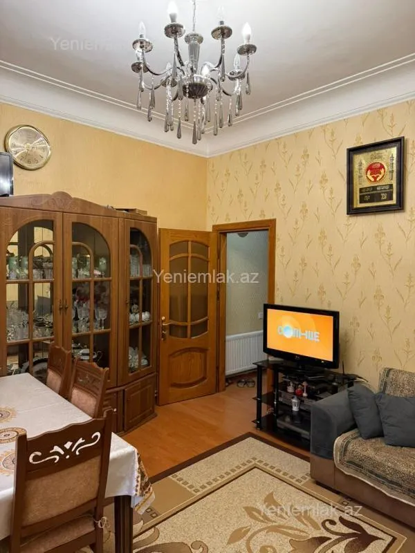 Satılır 2 otaqlı köhnə tikili 54 m²