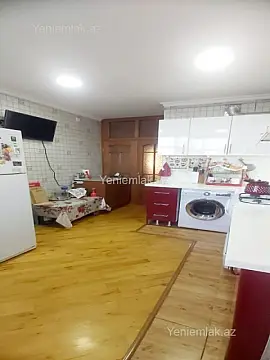 Satılır 3 otaqlı köhnə tikili 82.8 m²