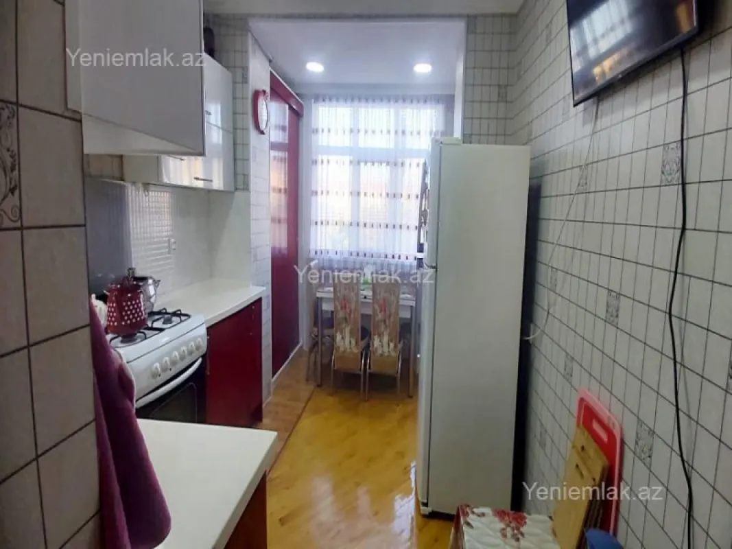 Satılır 3 otaqlı köhnə tikili 82.8 m²