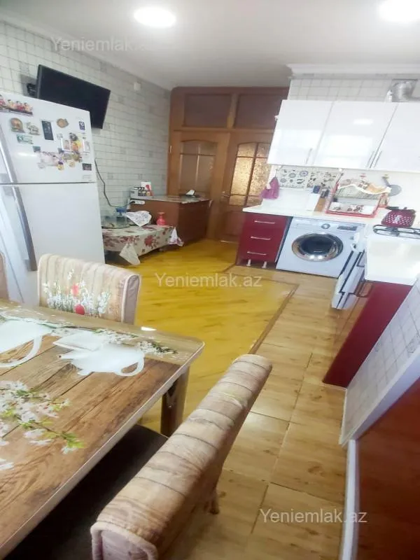 Satılır 3 otaqlı köhnə tikili 82.8 m²