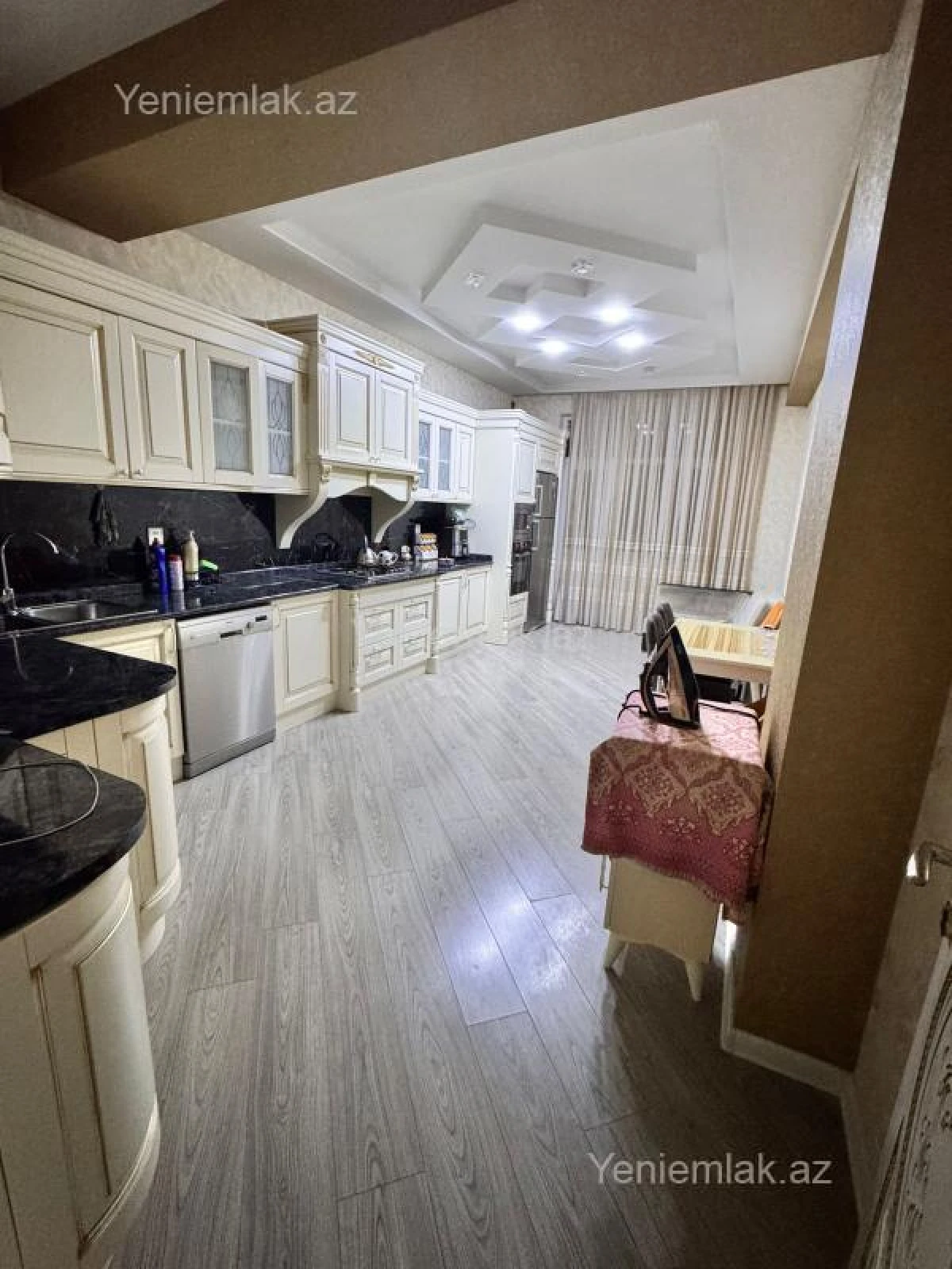 Satılır 4 otaqlı yeni tikili 155.8 m²